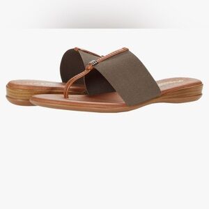 André Assous Nice Featherweights Sandal in Taupe; Size 8